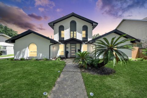 Photo of 5702 Indigo Street, Houston, TX 77096 (MLS # 40878668)
