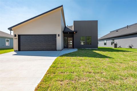Photo of 1304 Sailfish Dr Dr, Bay City, TX 77414 (MLS # 40186766)
