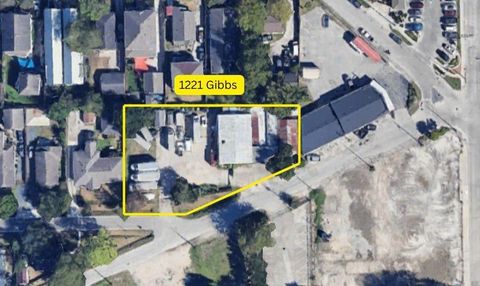 Photo of 1211 Gibbs Street, Houston, TX 77009 (MLS # 40961026)
