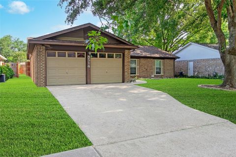 Photo of 8514 Rowan Lane, Houston, TX 77036 (MLS # 19297996)
