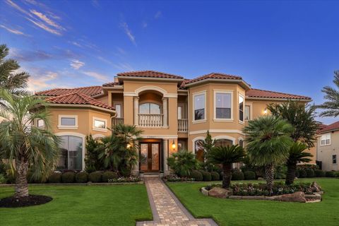 Photo of 13907 Slate Creek Lane, Houston, TX 77077 (MLS # 74186974)