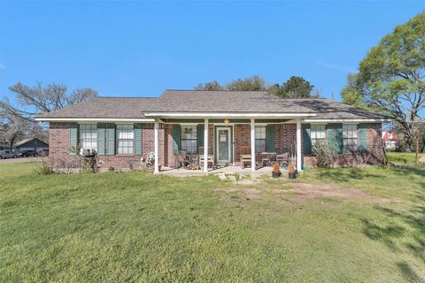 Photo of 10408 Glennswood Drive, Navasota, TX 77868 (MLS # 19936509)