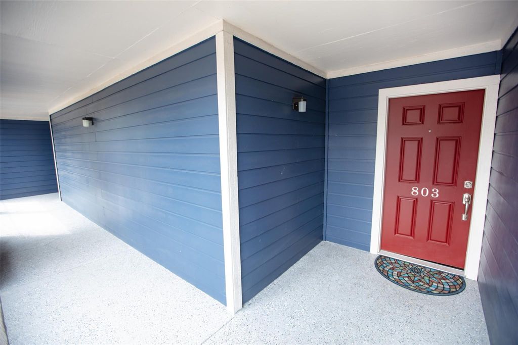 Photo of 18515 Egret Bay Boulevard #803, Houston, TX 77058 (MLS # 37430490)