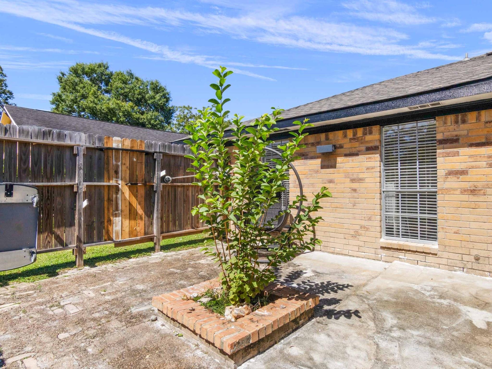 305 W Thomas Avenue