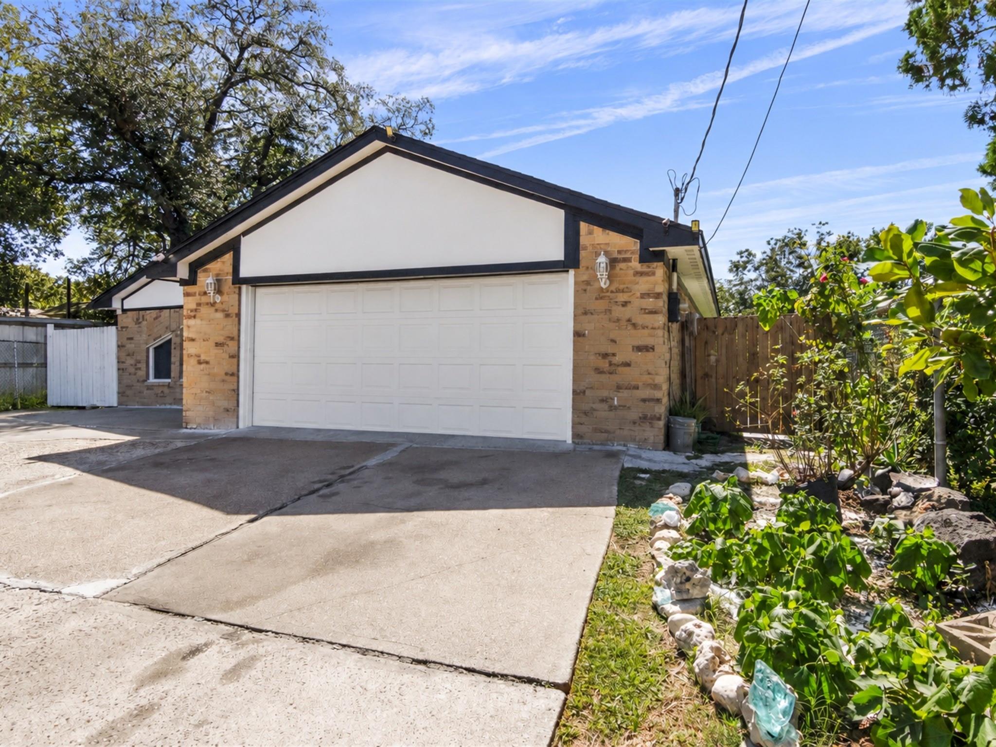 305 W Thomas Avenue