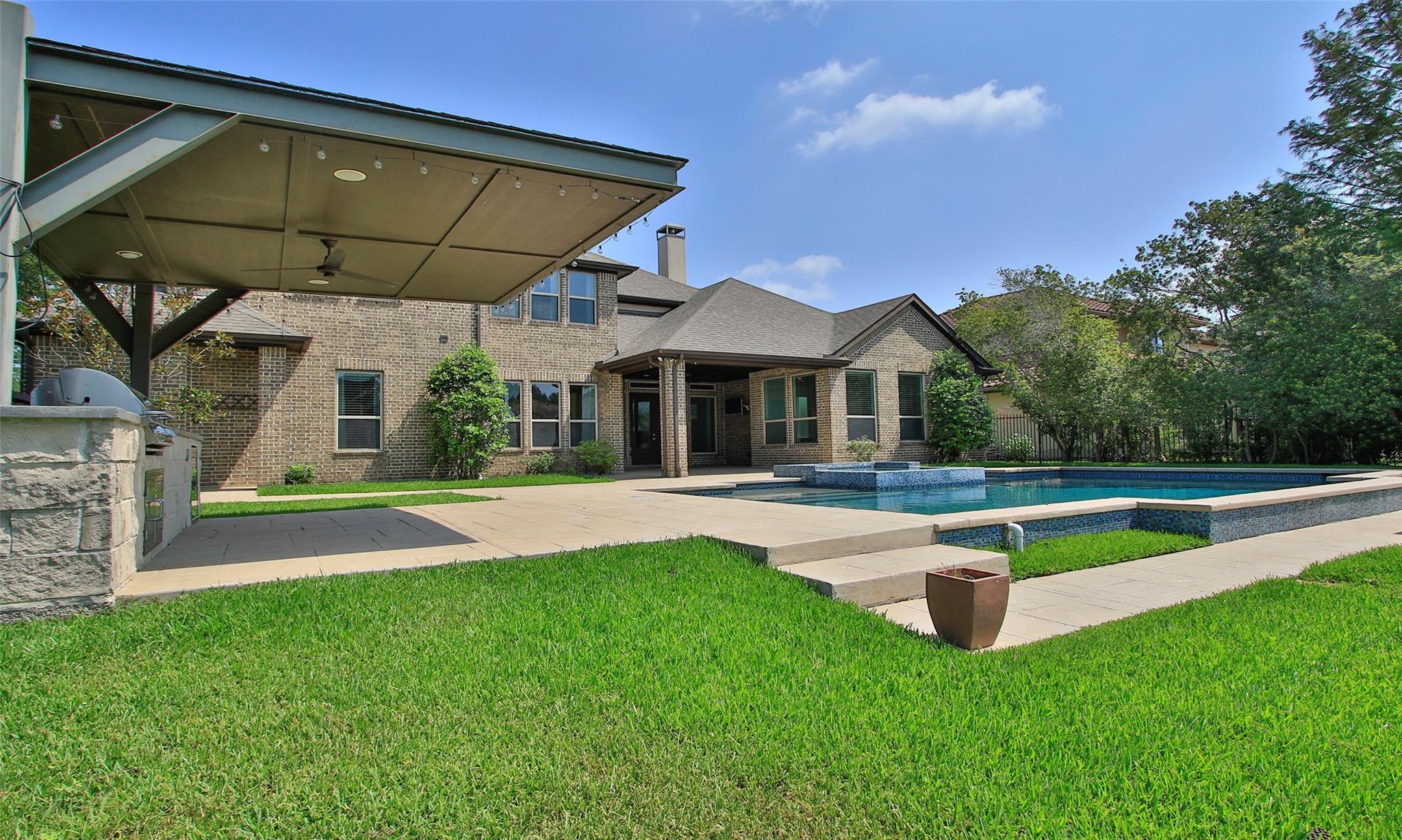 39 Paloma Bend Place