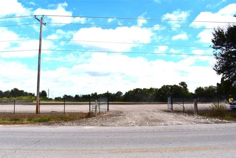 Photo of 8911 Fm 524 Road, Sweeny, TX 77480 (MLS # 47073671)