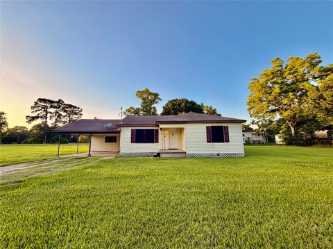 Photo of 3723 Beaumont Avenue, Liberty, TX 77575 (MLS # 61515621)