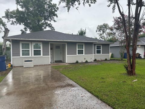 Photo of 309 Evans Street, Angleton, TX 77515 (MLS # 41925057)