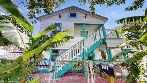 Photo of 2014 39th Street, Galveston, TX 77550 (MLS # 85973102)