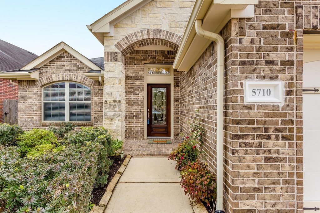 Photo of 5710 Aubrey Oaks Court, Missouri City, TX 77459 (MLS # 35981709)