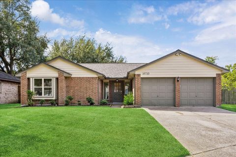 Photo of 16710 Barkentine Lane, Friendswood, TX 77546 (MLS # 44948530) Photo of 16710 Barkentine Lane, Friendswood, TX 77546 (MLS # 44948530)
