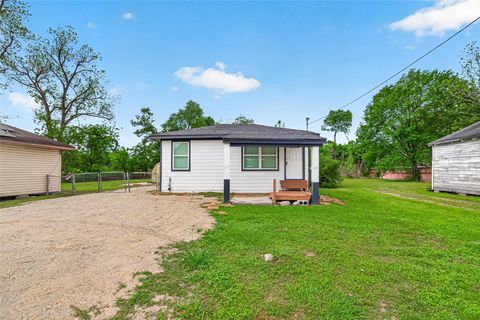 Photo of 6615 W Montgomery Road, Houston, TX 77091 (MLS # 17784497)