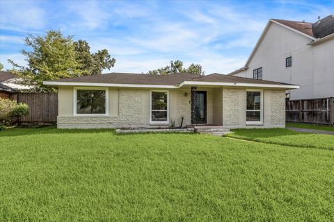 Photo of 3607 Blue Bonnet Boulevard, Houston, TX 77025 (MLS # 48686053)