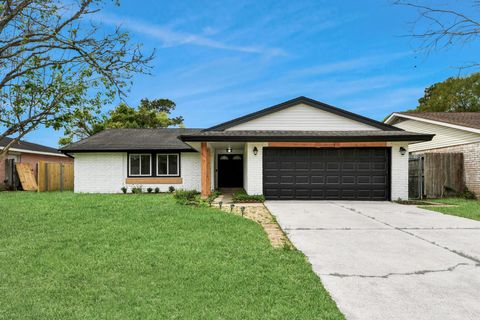 Photo of 17114 Barcelona Drive, Friendswood, TX 77546 (MLS # 70621881)