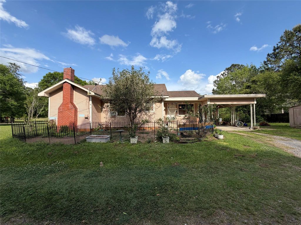 Photo of 1260 E Avenue L, Silsbee, TX 77656 (MLS # 43127653)