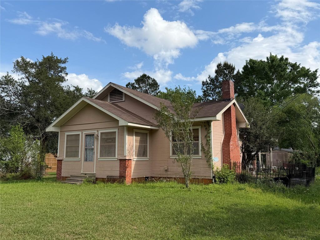 Photo of 1260 E Avenue L, Silsbee, TX 77656 (MLS # 43127653)