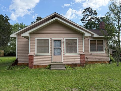 Photo of 1260 E Avenue L, Silsbee, TX 77656 (MLS # 43127653)