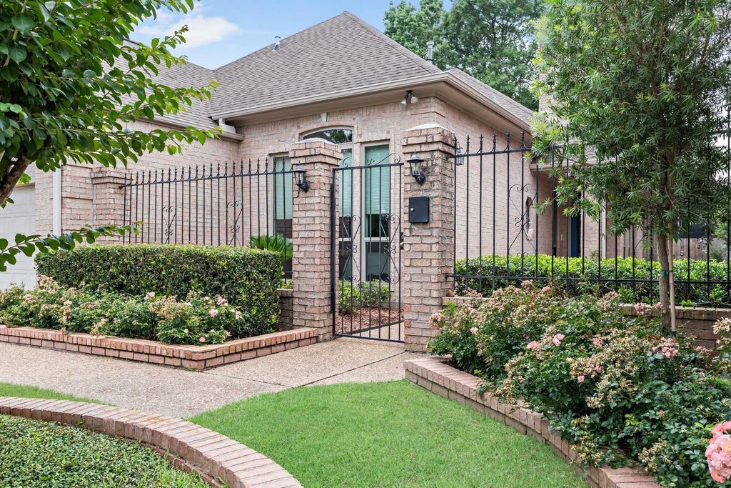 Photo of 120 Summerwood Street, Beaumont, TX 77706 (MLS # 27398709)