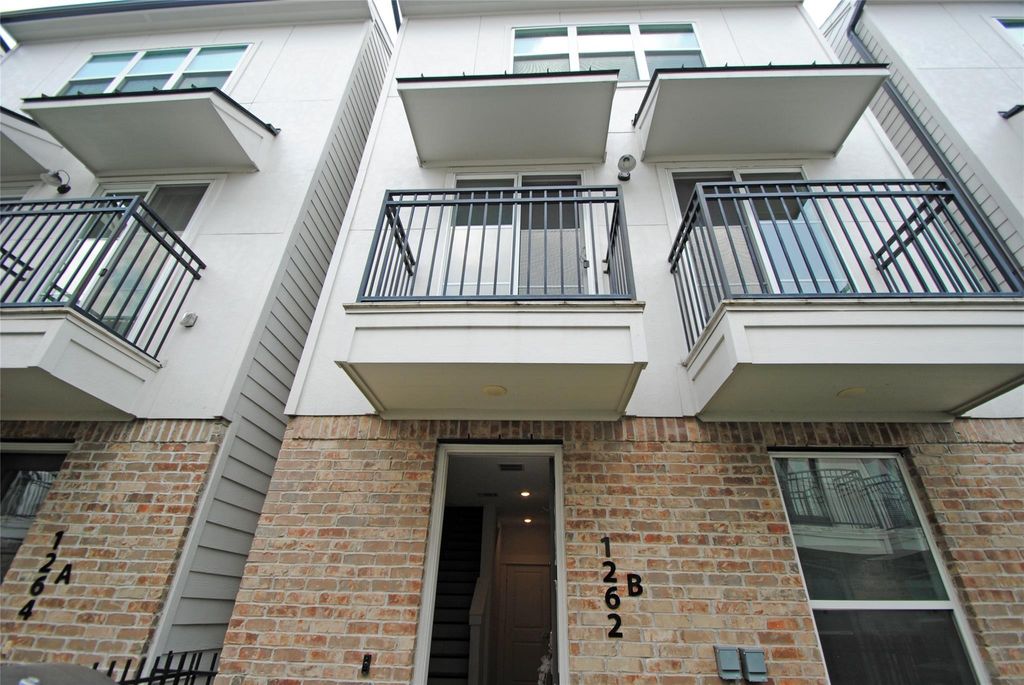 Photo of 1262 N Post Oak Road #B, Houston, TX 77055 (MLS # 80736806)