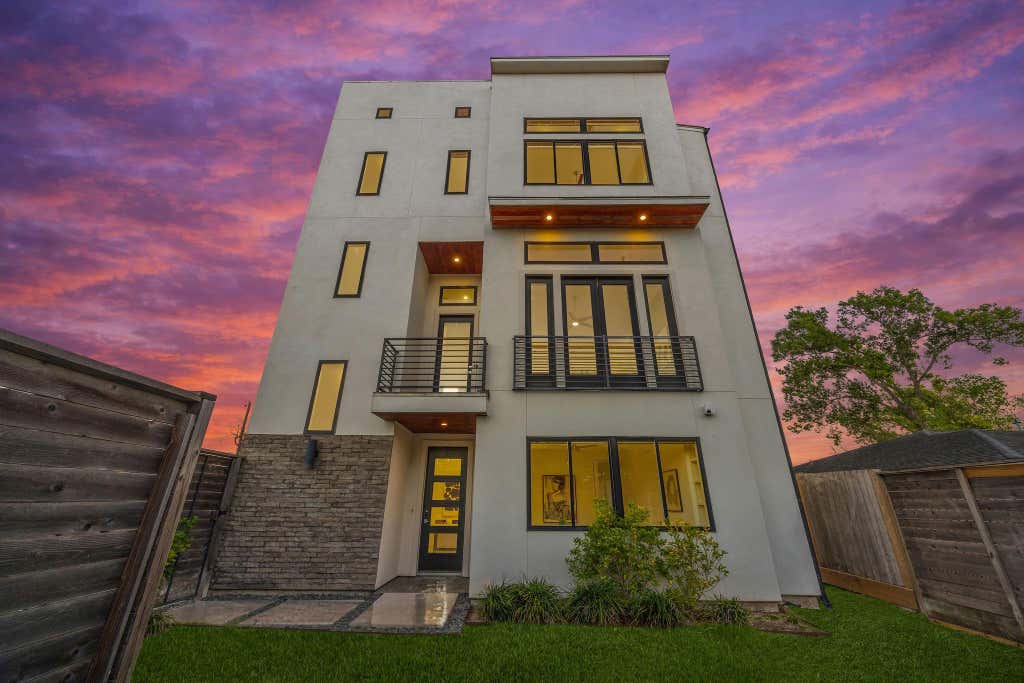 Photo of 7327 Shadyvilla Pointe Drive, Houston, TX 77055 (MLS # 95645610)