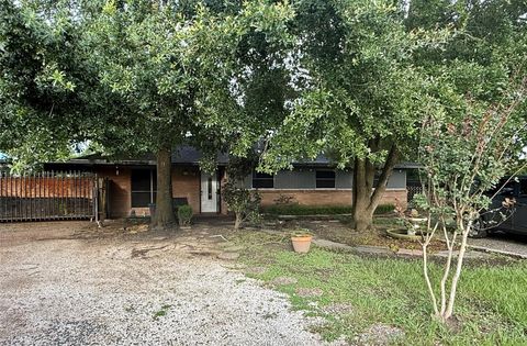 Photo of 15415 Park Manor Street, Houston, TX 77053 (MLS # 40479766)