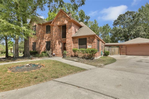 Photo of 2010 Trail Water Court, Kingwood, TX 77339 (MLS # 44691909)