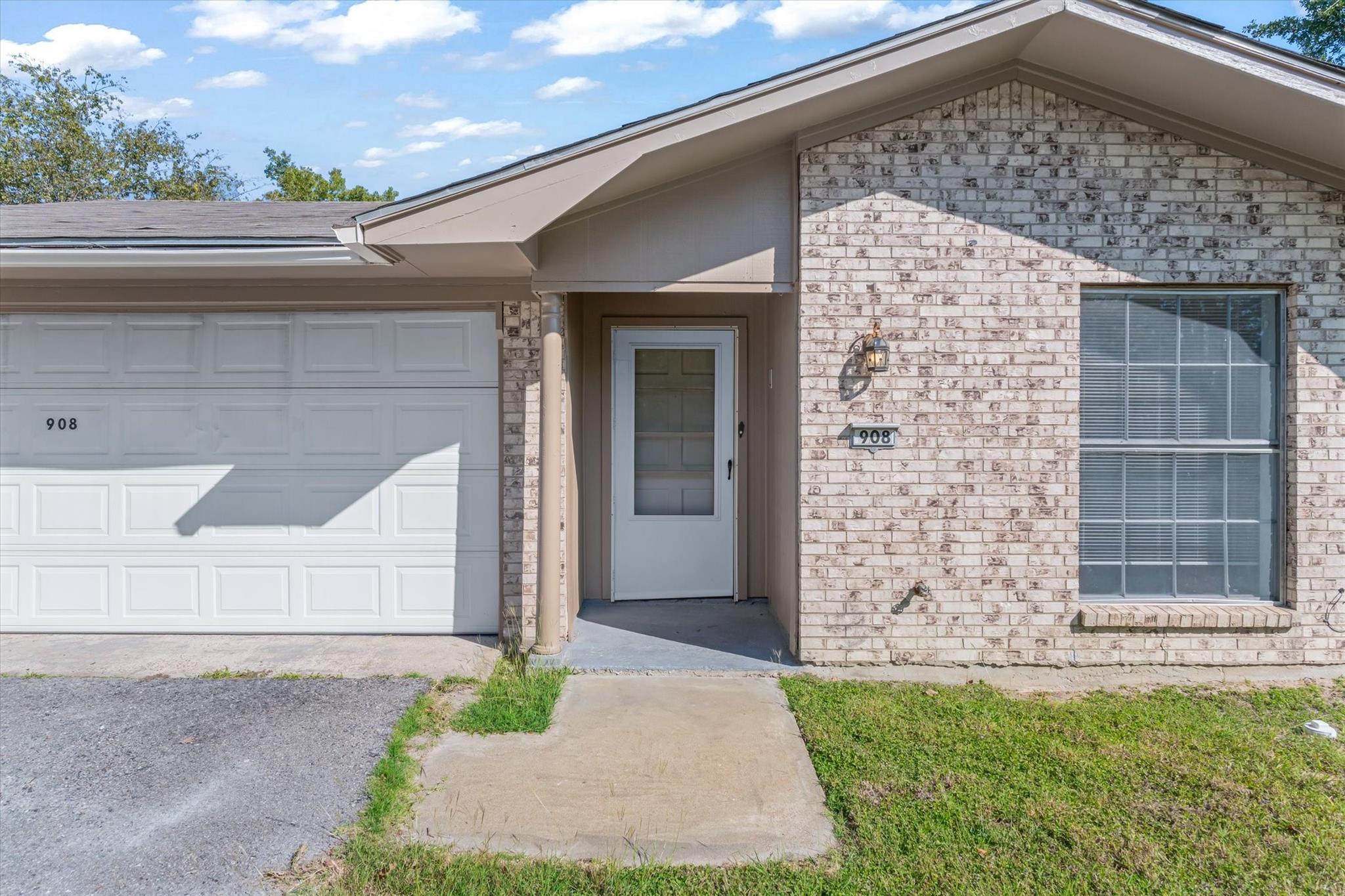 908 W State Highway 243