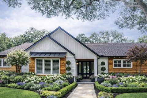 Photo of 10710 Russett Drive, Houston, TX 77042 (MLS # 24058899)