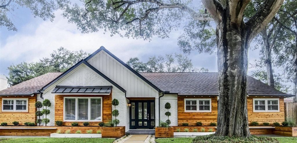 Photo of 10710 Russett Drive, Houston, TX 77042 (MLS # 24058899)