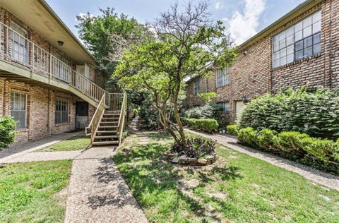 Photo of 6401 Skyline Drive #10, Houston, TX 77057 (MLS # 86182523)