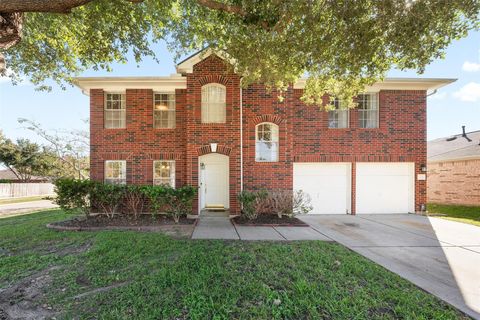 Photo of 17103 Canterbury Green Court, Sugar Land, TX 77498 (MLS # 98920144)