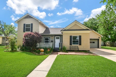 Photo of 134 4th Street, Sugar Land, TX 77498 (MLS # 79700257)