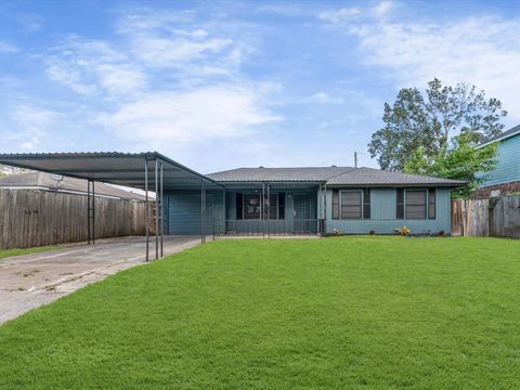 Photo of 818 Mccardell Street, Channelview, TX 77530 (MLS # 47305286)