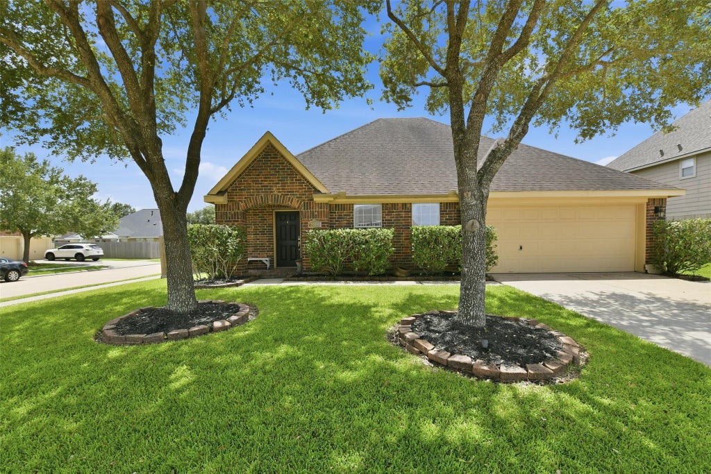 Photo of 2002 Water Oak Drive, Pearland, TX 77581 (MLS # 24734250)