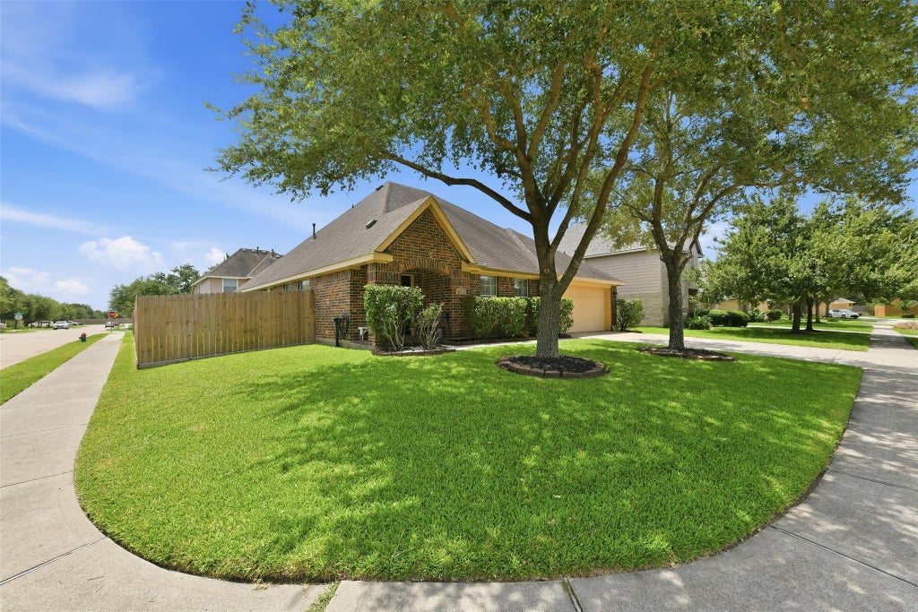 Photo of 2002 Water Oak Drive, Pearland, TX 77581 (MLS # 24734250)