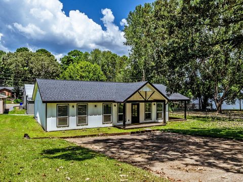 Photo of 161 Lakeway Circle, Trinity, TX 75862 (MLS # 49120704)