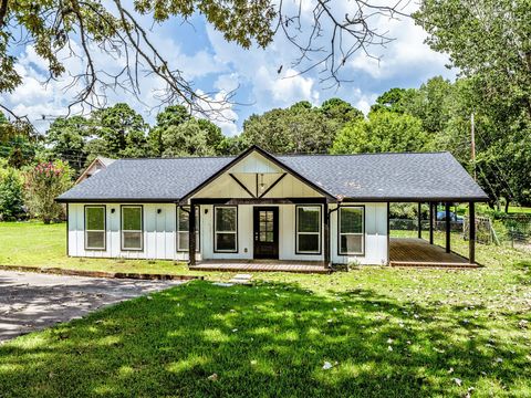 Homes For Sale - 161 Lakeway Circle<br/> Trinity, TX 75862