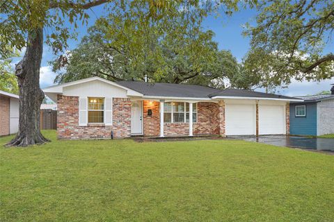 Photo of 8810 Reamer Street, Houston, TX 77074 (MLS # 24391198)