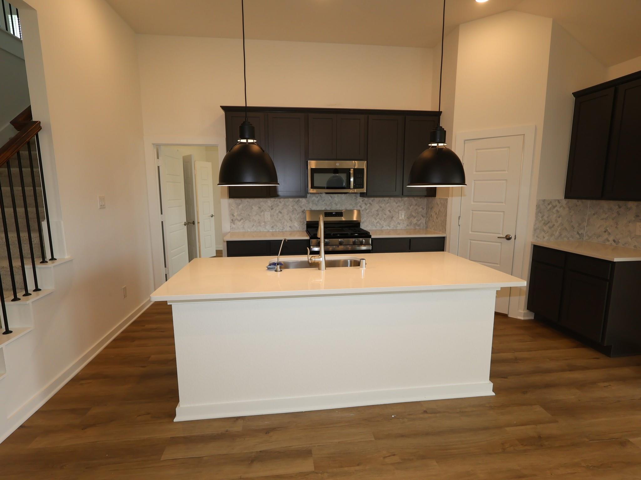 5707 Sunland Trail