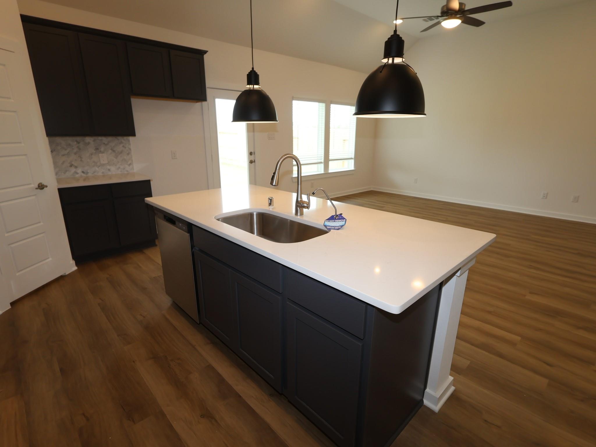 5707 Sunland Trail