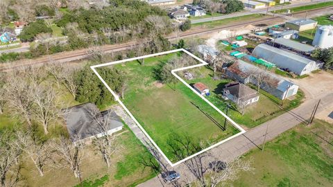 Photo of 426 W Main Street, Eagle Lake, TX 77434 (MLS # 55209781) Photo of 426 W Main Street, Eagle Lake, TX 77434 (MLS # 55209781)