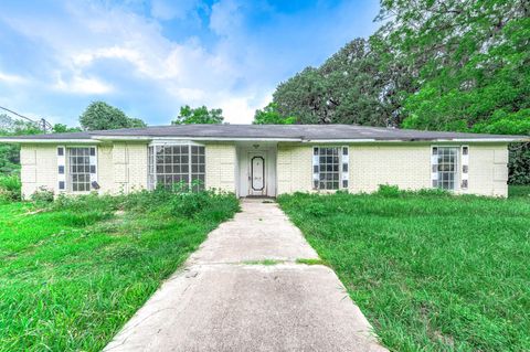 Photo of 2719 Fm 524 RD, Sweeny, TX 77480 (MLS # 55408756)