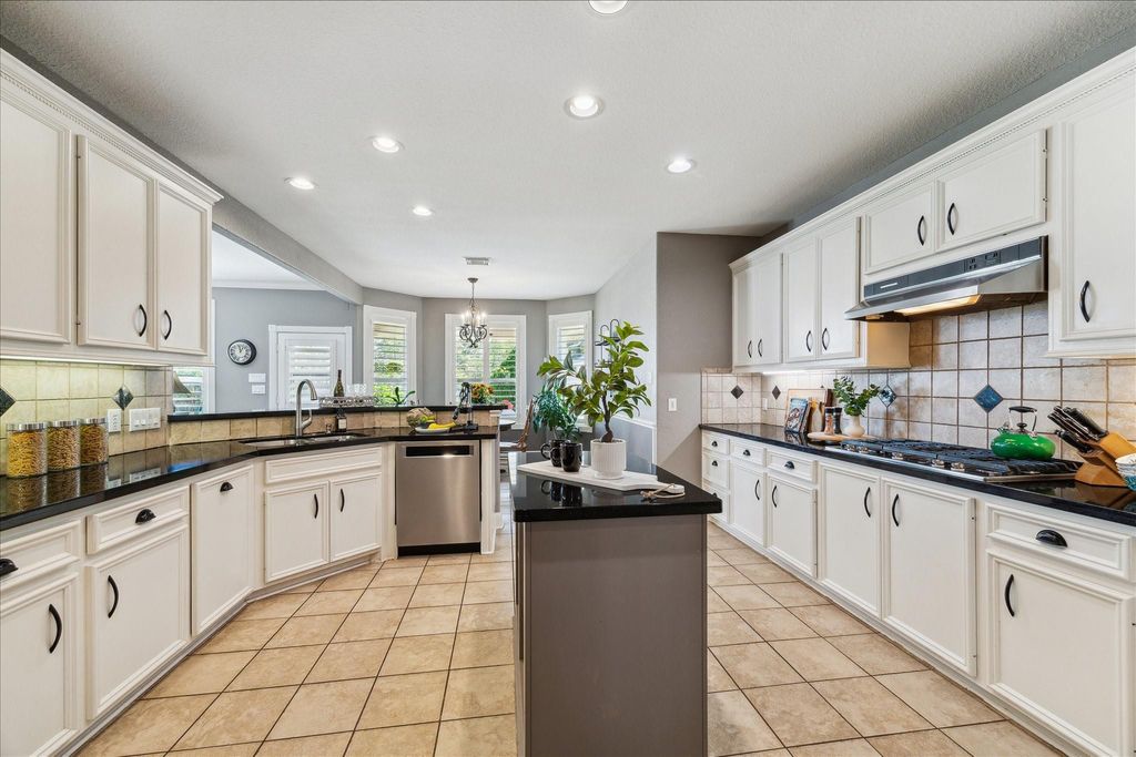 Photo of 8206 Shoregrove Drive, Humble, TX 77346 (MLS # 70919146)