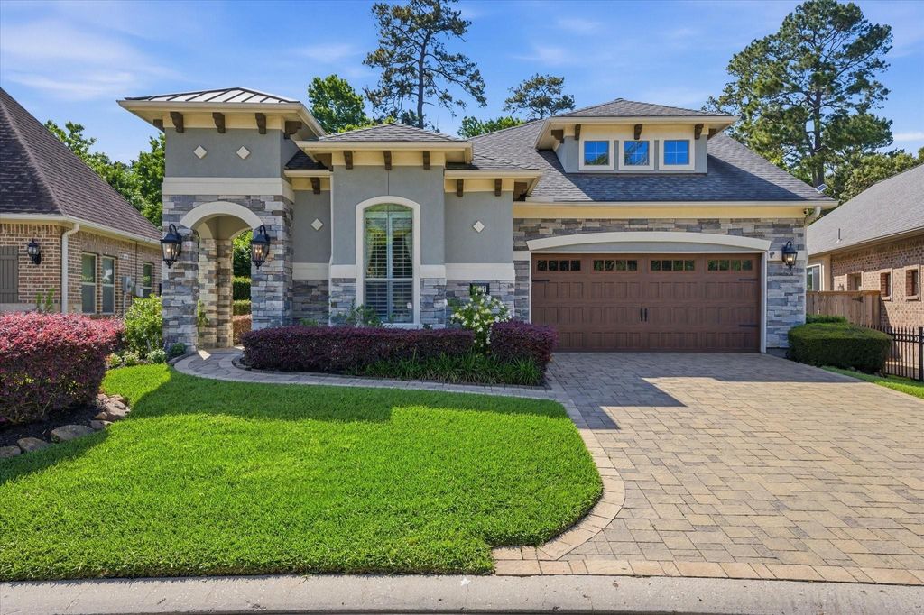 Photo of 2727 N Cotswold Manor Drive, Houston, TX 77339 (MLS # 60035053)