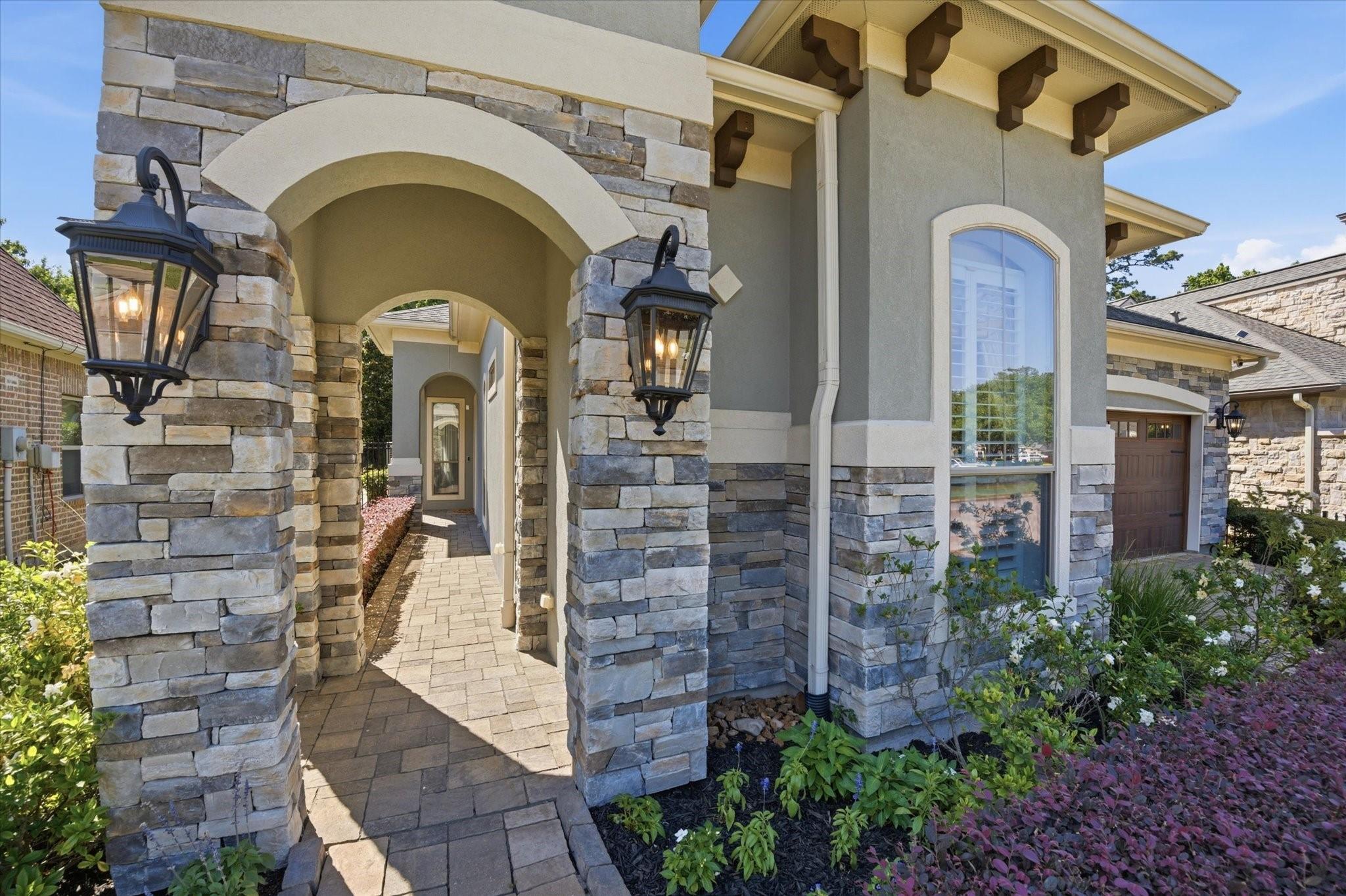 2727 N Cotswold Manor Drive