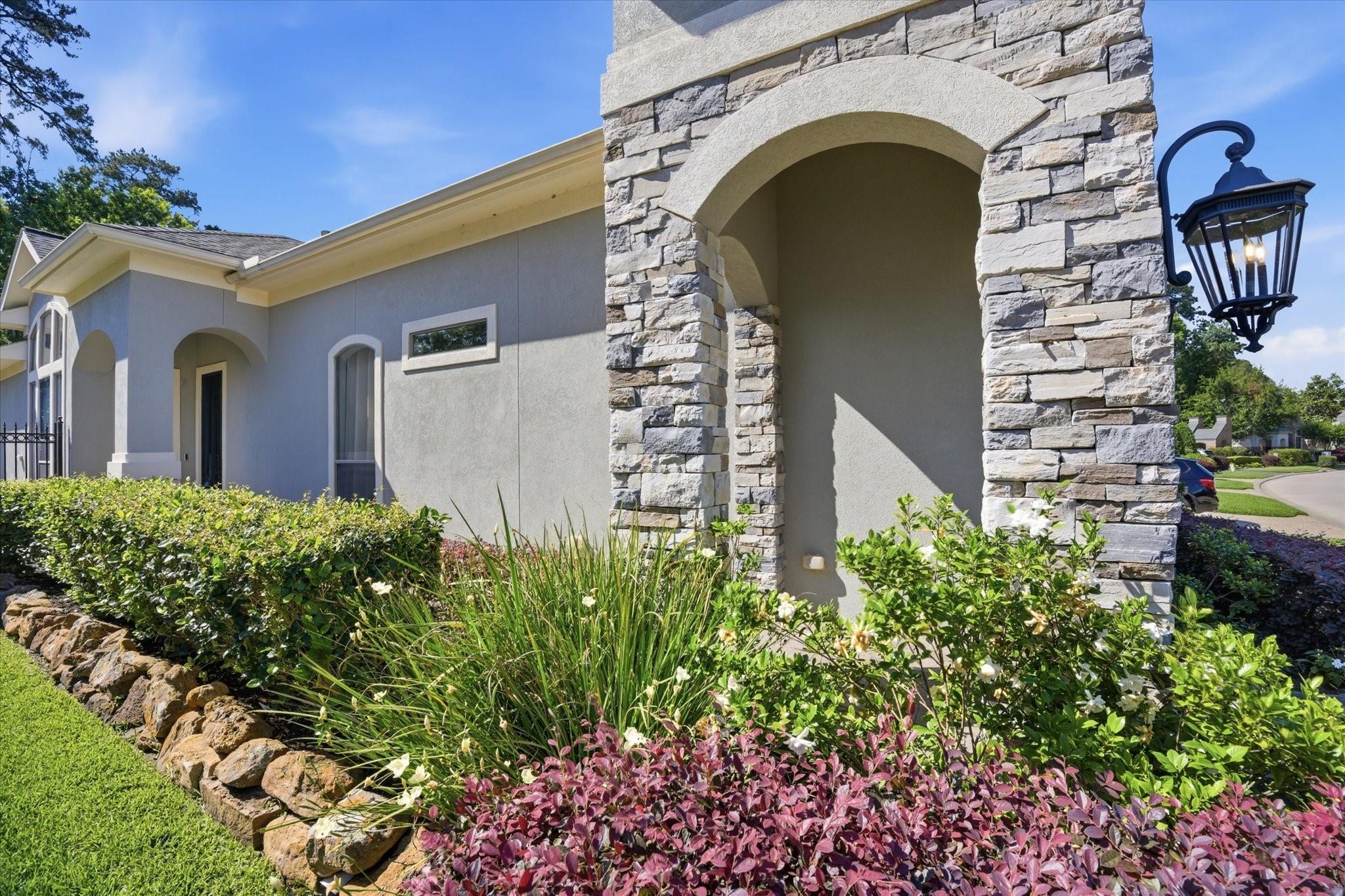 2727 N Cotswold Manor Drive