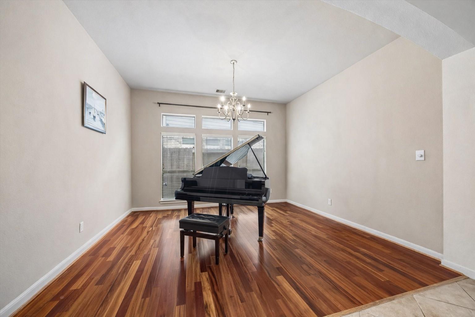 911 Vaulted Oak Street