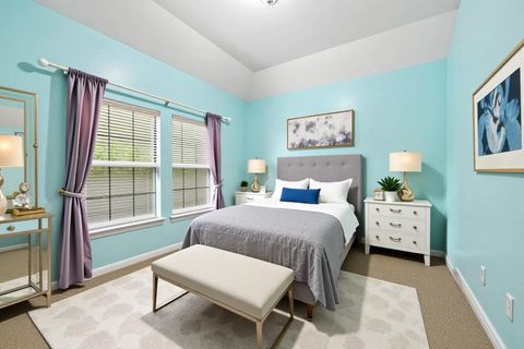 Tiny photo for 911 Vaulted Oak Street, Houston, TX 77008 (MLS # 53026149)