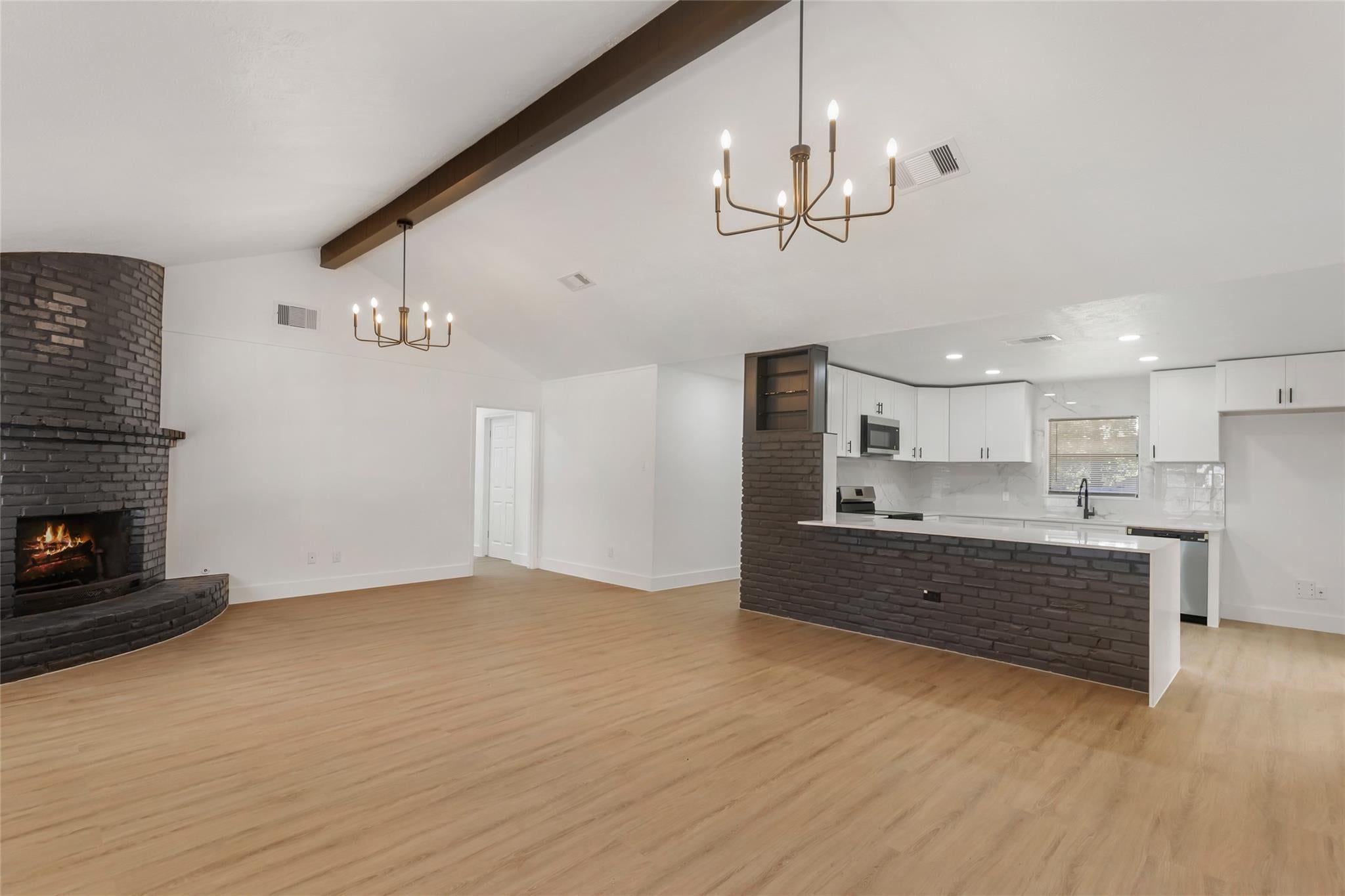 1122 Desirable Lane